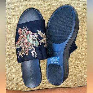 Y2K Embroidered Bebe Chinese Dragon Platform Slip On Sandal | Black | Size 7w
